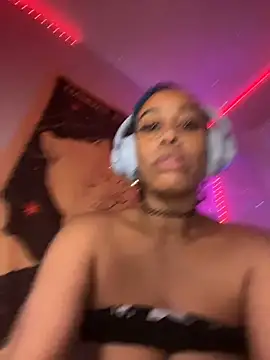 loveluna8 online show from October 30, 2025, 10:35 am