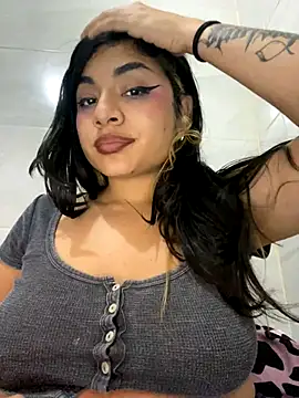 mysteriousgirl20 online show from November 13, 2025, 4:11 pm