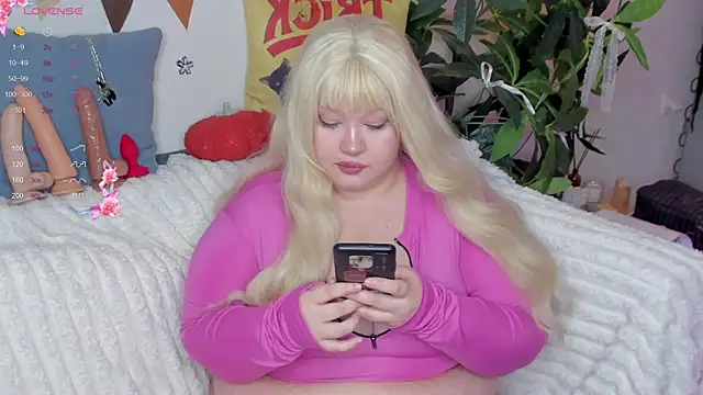 LilyBelll online show from October 11, 2025, 5:36 pm