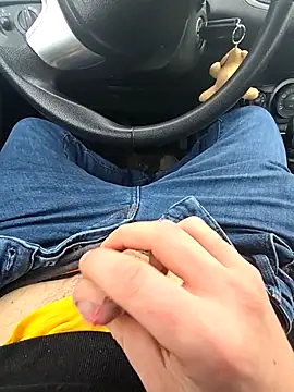 Titanhoott online show from November 15, 2025, 11:58 am