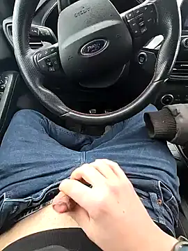 Titanhoott online show from December 30, 2024, 1:36 pm