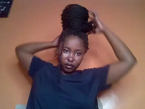 Moonfades online show from November 10, 2025, 7:35 am