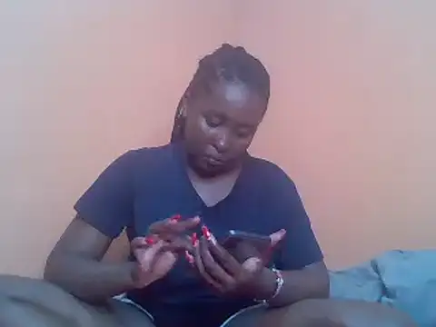 Snapshot of Moonfades chatting on February 4, 2025, 1:27 pm Moonfades online show from February 4, 2025, 1:27 pm