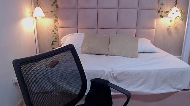 Snapshot of Alaya_cute chatting on December 2, 2025, 11:50 pm Alaya cute online show from December 2, 2025, 11:50 pm