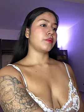 Snapshot of EmmaRossem chatting on March 3, 2026, 7:10 pm EmmaRossem online show from March 3, 2026, 7:10 pm