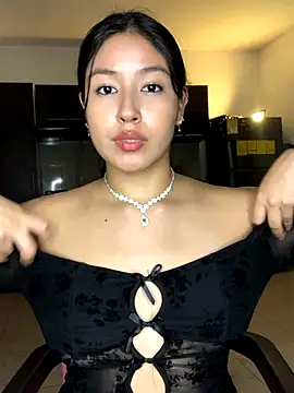 Snapshot of EmmaRossem chatting on December 13, 2025, 8:04 pm EmmaRossem online show from December 13, 2025, 8:04 pm