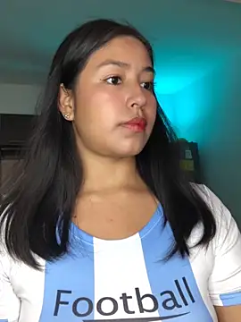 Snapshot of EmmaRossem chatting on February 21, 2026, 7:49 pm EmmaRossem online show from February 21, 2026, 7:49 pm