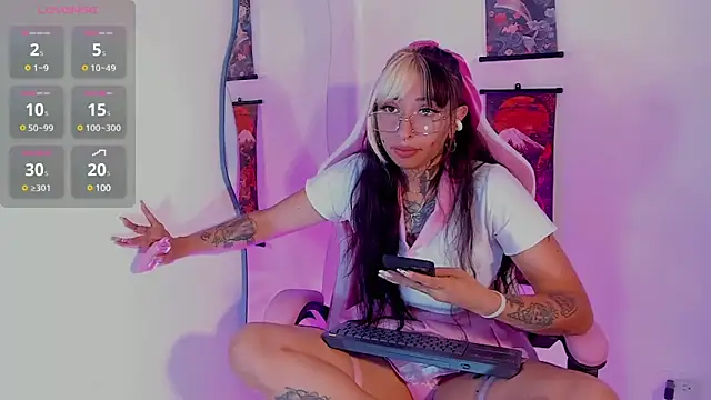 HollyHudsonn online show from January 31, 2025, 5:32 pm