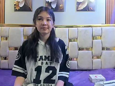 lilimini032 online show from May 11, 2026, 8:50 pm