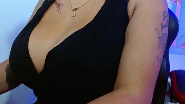 Snapshot of violletha chatting on February 23, 2026, 12:28 pm violletha online show from February 23, 2026, 12:28 pm