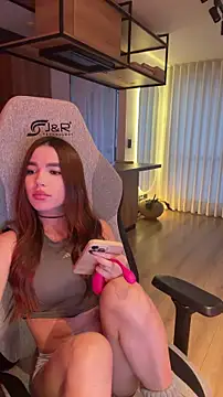 carolynnetrujillo online show from April 7, 2026, 10:55 pm