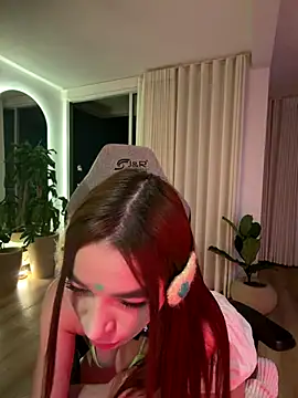 carolynnetrujillo online show from December 16, 2025, 1:54 am