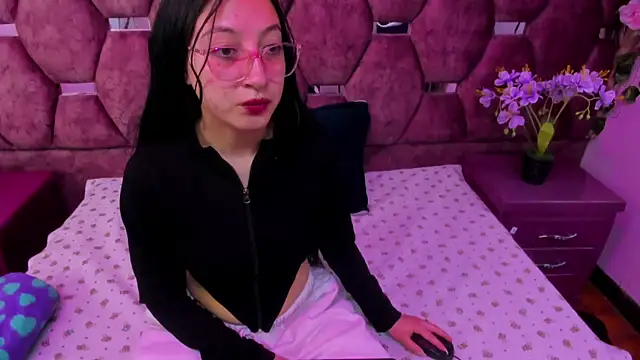 Snapshot of Katty_Queen chatting on April 28, 2026, 12:42 pm Katty Queen online show from April 28, 2026, 12:42 pm