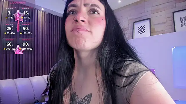 Snapshot of Lucy_Smith2 chatting on November 6, 2025, 3:32 am Lucy Smith2 online show from November 6, 2025, 3:32 am