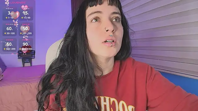 Snapshot of Lucy_Smith2 chatting on October 8, 2025, 5:24 pm Lucy Smith2 online show from October 8, 2025, 5:24 pm