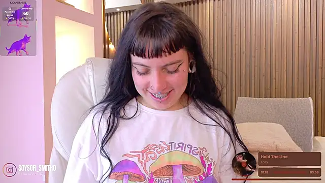 Snapshot of Lucy_Smith2 chatting on December 22, 2025, 4:01 am Lucy Smith2 online show from December 22, 2025, 4:01 am