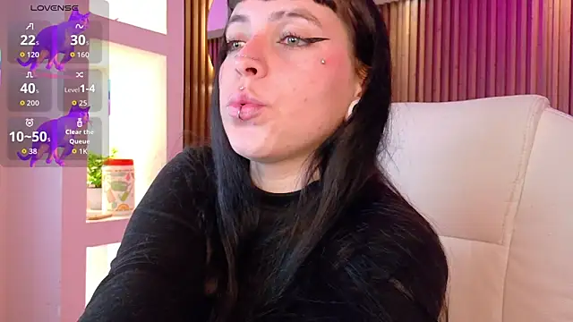 Snapshot of Lucy_Smith2 chatting on November 14, 2025, 3:43 am Lucy Smith2 online show from November 14, 2025, 3:43 am