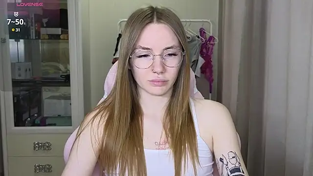 littlevildevil online show from February 21, 2025, 11:55 am