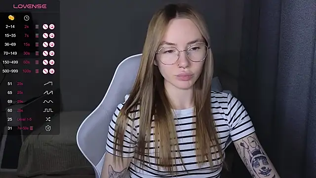 littlevildevil online show from December 15, 2025, 10:54 am