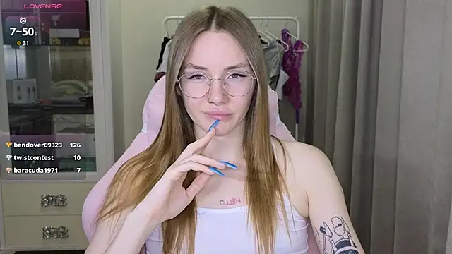 littlevildevil online show from February 21, 2025, 2:59 pm