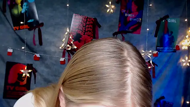 Snapshot of MademoiselleCl chatting on January 7, 2026, 1:27 pm MademoiselleCl online show from January 7, 2026, 1:27 pm