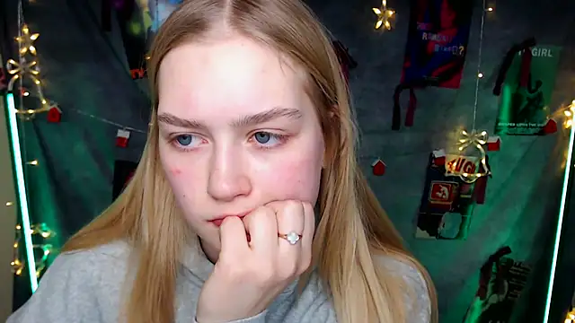 Snapshot of MademoiselleCl chatting on January 16, 2026, 1:04 pm MademoiselleCl online show from January 16, 2026, 1:04 pm