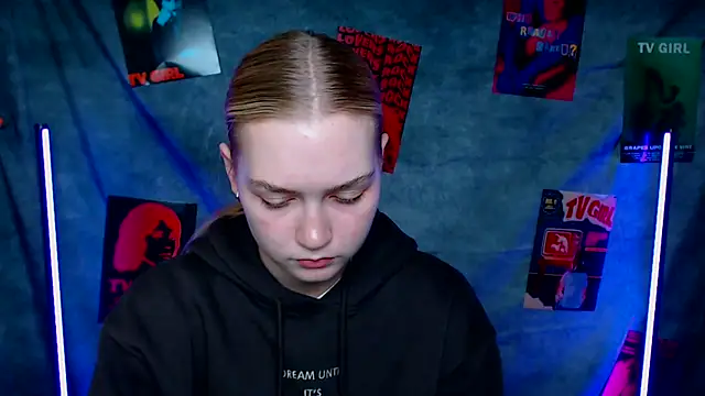 MademoiselleCl online show from October 16, 2025, 12:24 pm