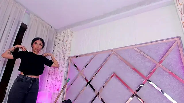  lanna jhonson  online show from February 28, 2025, 5:04 pm