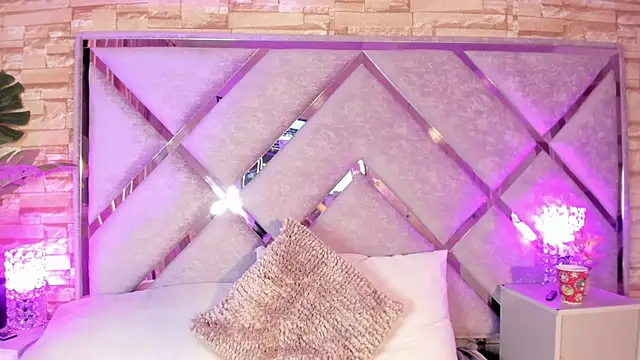  lanna jhonson  online show from September 23, 2025, 3:57 am