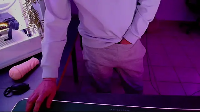 Snapshot of Vlad230323 chatting on December 28, 2024, 4:30 pm Vlad230323 online show from December 28, 2024, 4:30 pm