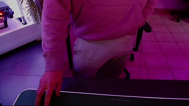 Snapshot of Vlad230323 chatting on January 4, 2025, 2:35 pm Vlad230323 online show from January 4, 2025, 2:35 pm