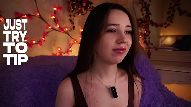 Snapshot of GillianDowdey chatting on December 2, 2025, 3:07 am GillianDowdey online show from December 2, 2025, 3:07 am