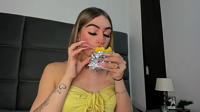 Lizz Luna online show from September 29, 2025, 1:50 pm