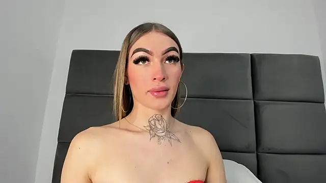 Lizz Luna online show from November 26, 2025, 6:41 pm