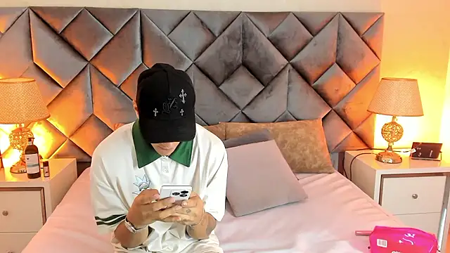 Snapshot of Buda_and_Cataleya_ chatting on February 26, 2026, 2:28 pm Buda and Cataleya online show from February 26, 2026, 2:28 pm