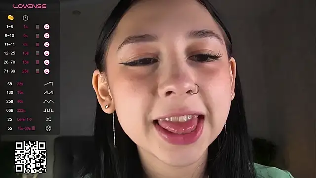 AislyEmbury online show from October 29, 2025, 4:33 am