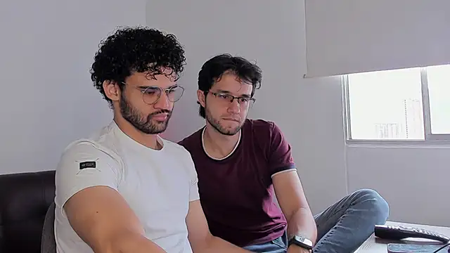 Snapshot of crisandrews chatting on September 10, 2025, 4:39 pm crisandrews online show from September 10, 2025, 4:39 pm