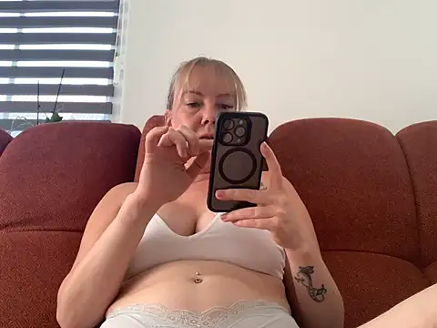 Snapshot of _LunaxLia_ chatting on July 20, 2026, 2:30 pm LunaxLia online show from July 20, 2026, 2:30 pm