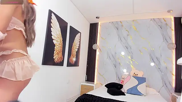 estephany doll online show from September 28, 2025, 2:13 pm