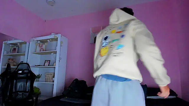 Snapshot of Ian_Castillo_ chatting on December 16, 2025, 11:14 am Ian Castillo online show from December 16, 2025, 11:14 am