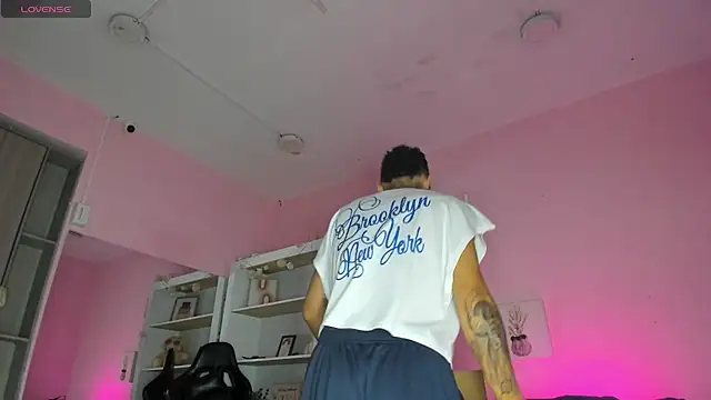 Snapshot of Ian_Castillo_ chatting on October 23, 2025, 11:09 am Ian Castillo online show from October 23, 2025, 11:09 am