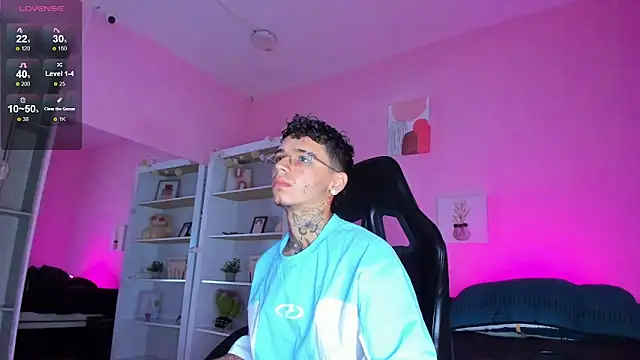 Snapshot of Ian_Castillo_ chatting on November 11, 2025, 11:16 am Ian Castillo online show from November 11, 2025, 11:16 am