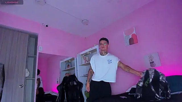 Snapshot of Ian_Castillo_ chatting on October 27, 2025, 11:22 am Ian Castillo online show from October 27, 2025, 11:22 am