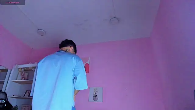 Snapshot of Ian_Castillo_ chatting on November 10, 2025, 11:15 am Ian Castillo online show from November 10, 2025, 11:15 am