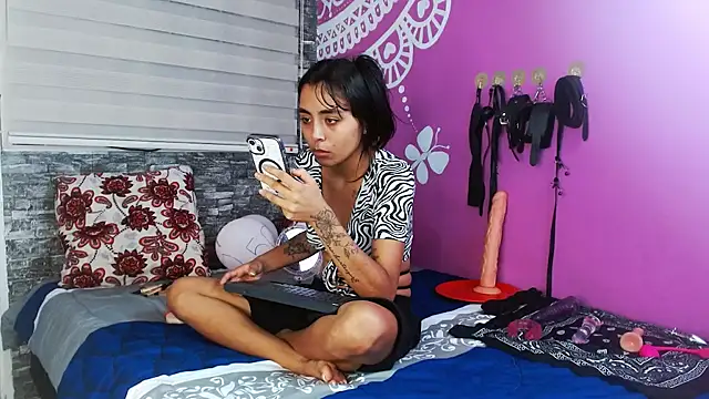 Snapshot of AntonellaAndNoah chatting on February 3, 2026, 5:27 am AntonellaAndNoah online show from February 3, 2026, 5:27 am