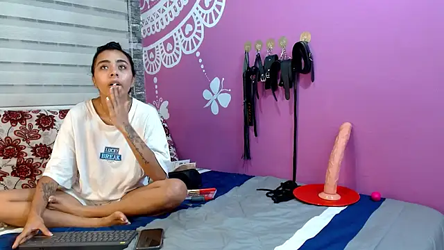 Snapshot of AntonellaAndNoah chatting on February 11, 2026, 5:18 am AntonellaAndNoah online show from February 11, 2026, 5:18 am