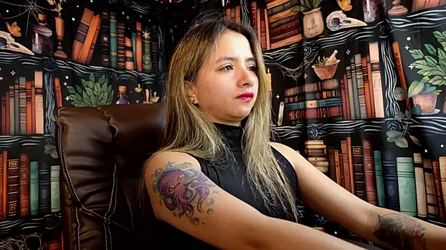 Snapshot of julietta___jackson chatting on March 21, 2025, 8:18 pm julietta jackson online show from March 21, 2025, 8:18 pm