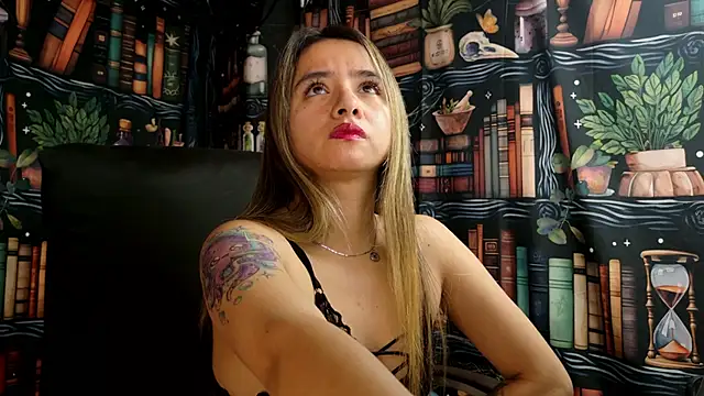 Snapshot of julietta___jackson chatting on February 18, 2025, 8:03 pm julietta jackson online show from February 18, 2025, 8:03 pm