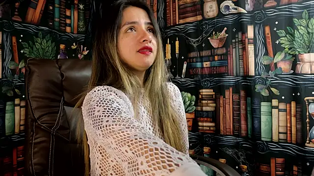 Snapshot of julietta___jackson chatting on September 16, 2025, 7:04 pm julietta jackson online show from September 16, 2025, 7:04 pm