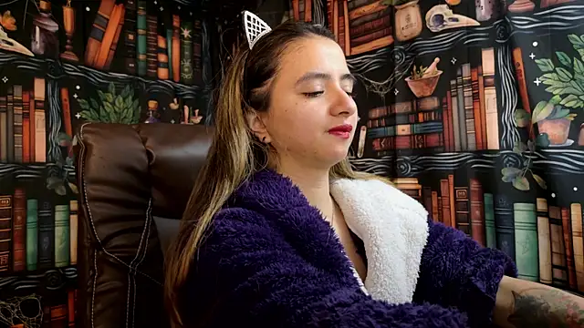Snapshot of julietta___jackson chatting on March 5, 2025, 8:10 pm julietta jackson online show from March 5, 2025, 8:10 pm